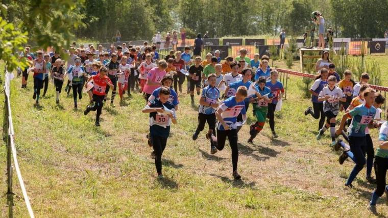  И по камням бегут спортсмены