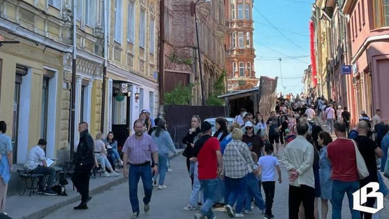 Выборг в полной мере ощущает на себе бремя туристического города