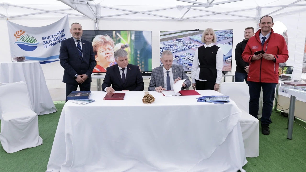 В рамках ПМЭФ-2025 в Высоцке подписаны соглашения с предприятиями Беларуси на 3 млрд рублей