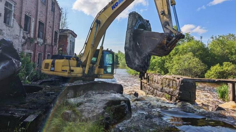 В Селезнево Выборгского района стартовали работы по демонтажу старой плотины