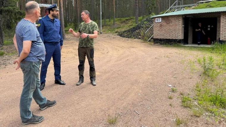 Выборгский прокурор познакомился с работой приморского предприятия