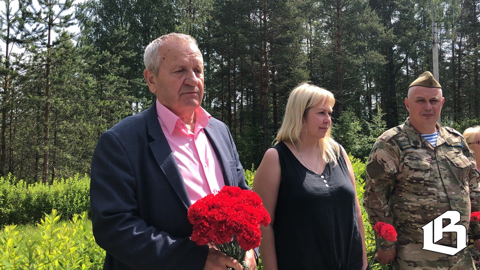 У поселка Ермилово…