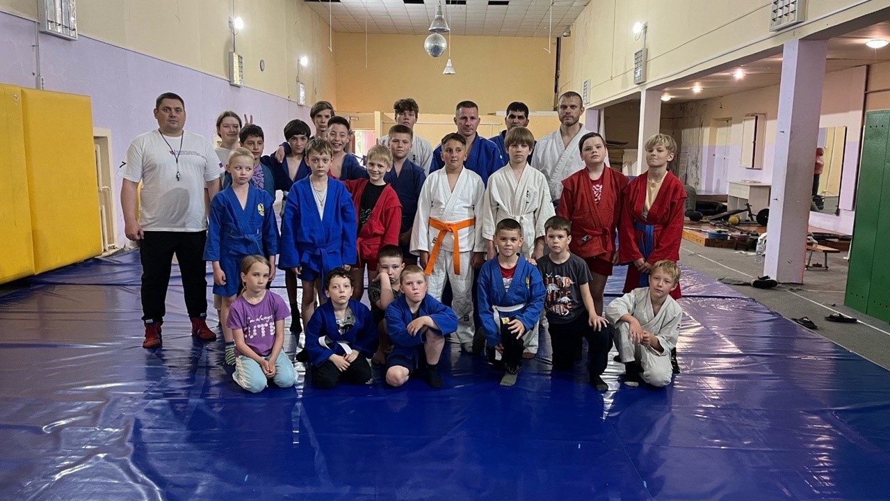Мастера показали школьникам, что такое самбо