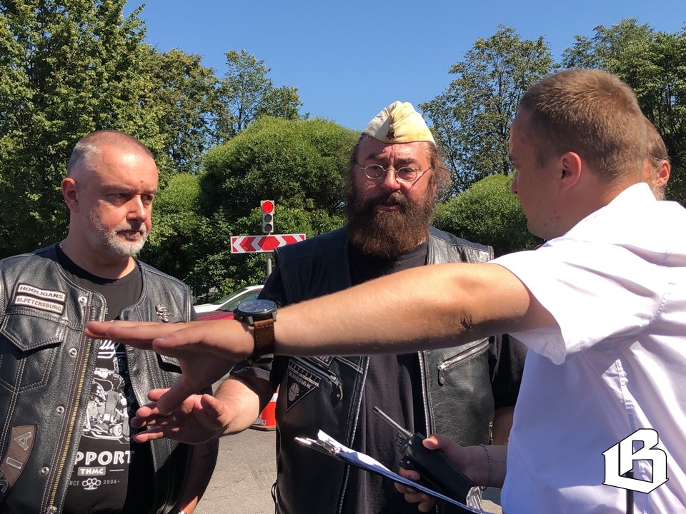 Байкеры со всей страны привезли на «Поле Пасхина» под Выборгом землю с мест сражений