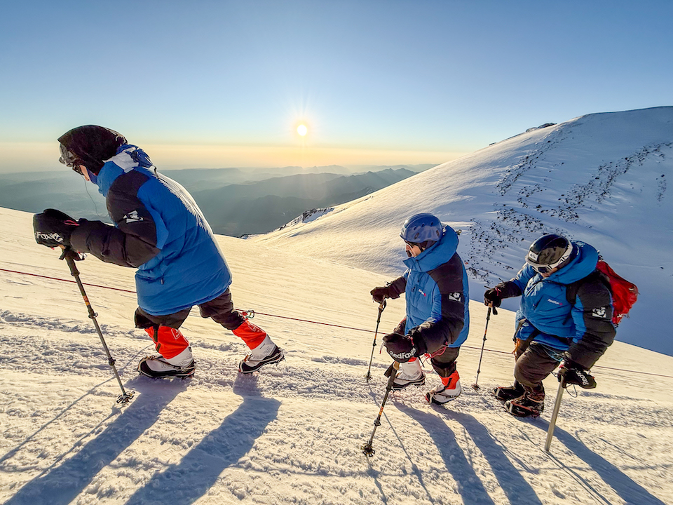 Ленинградцы-ветераны СВО покорили Эльбрус