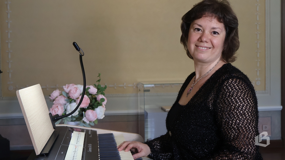 Юлия Глазкова знакомит слушателей с миром церковной музыки