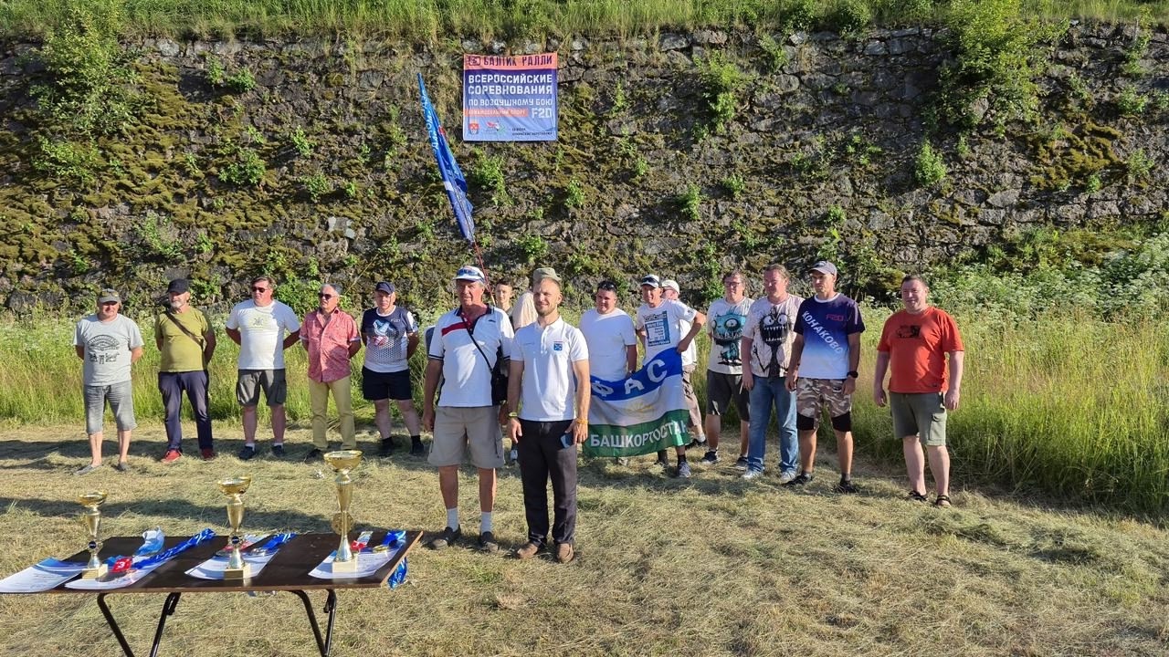 «Самолёты» сражались в историческом антураже