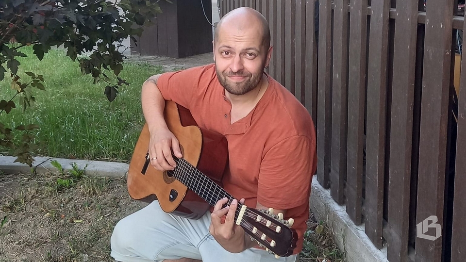 Андрей Чернов исполнил юмористические песенки