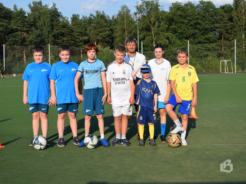 Футбольный тренер Сершей Горячкин тренер команды "Фаворит Плюс"