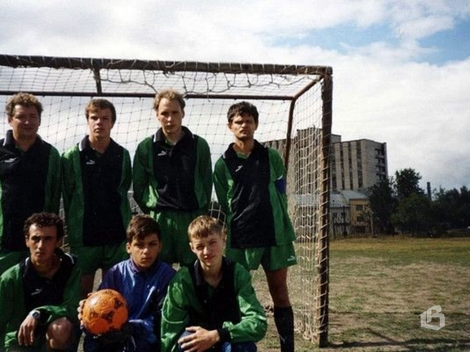 Для Сергея Горячкина (крайний справа) футбол – это жизнь 