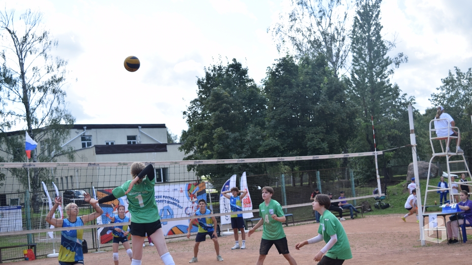 Для команды из Кингисеппа (в зелёной форме) участие в турнире – и практический опыт, и проверка на прочность