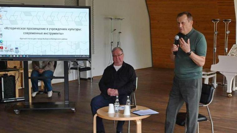 Сегодня губернатор Ленобласти Александр Дрозденко был гидом по Выборгу