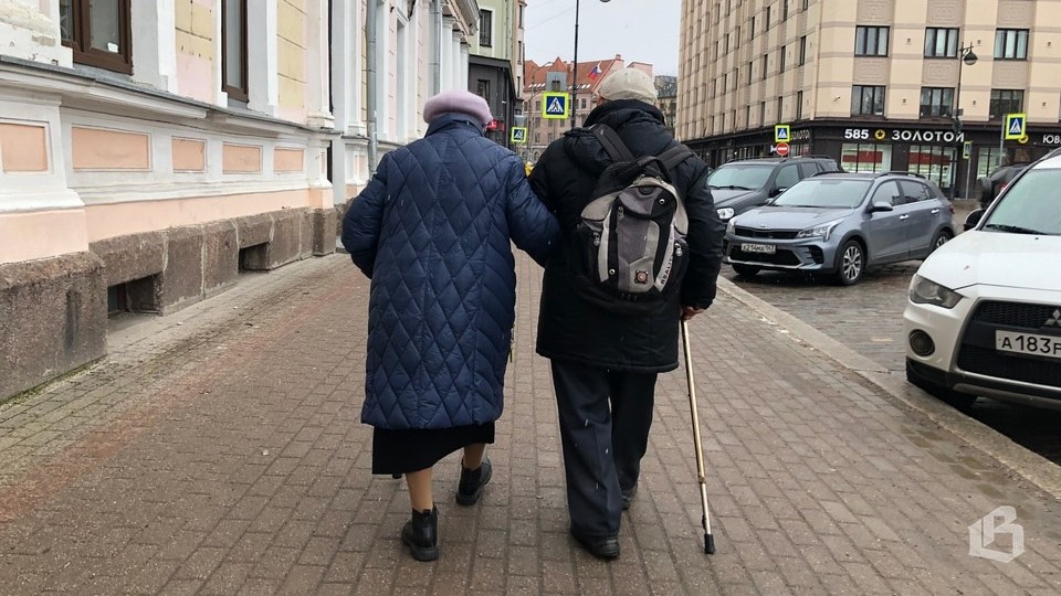 пенсионеры, пожилые
