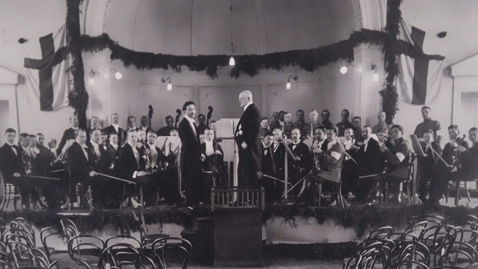 Где-­то между  Гельсингфорсом и Петербургом