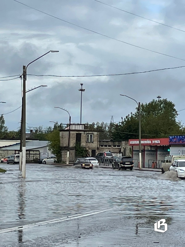 Фото: ночной ливень в Выборге превратил улицы в реки