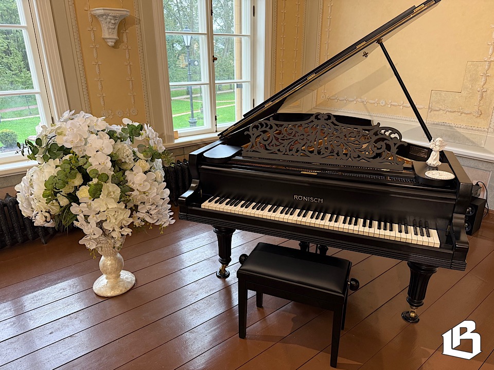 В Монрепо чествовали почётных юбиляров