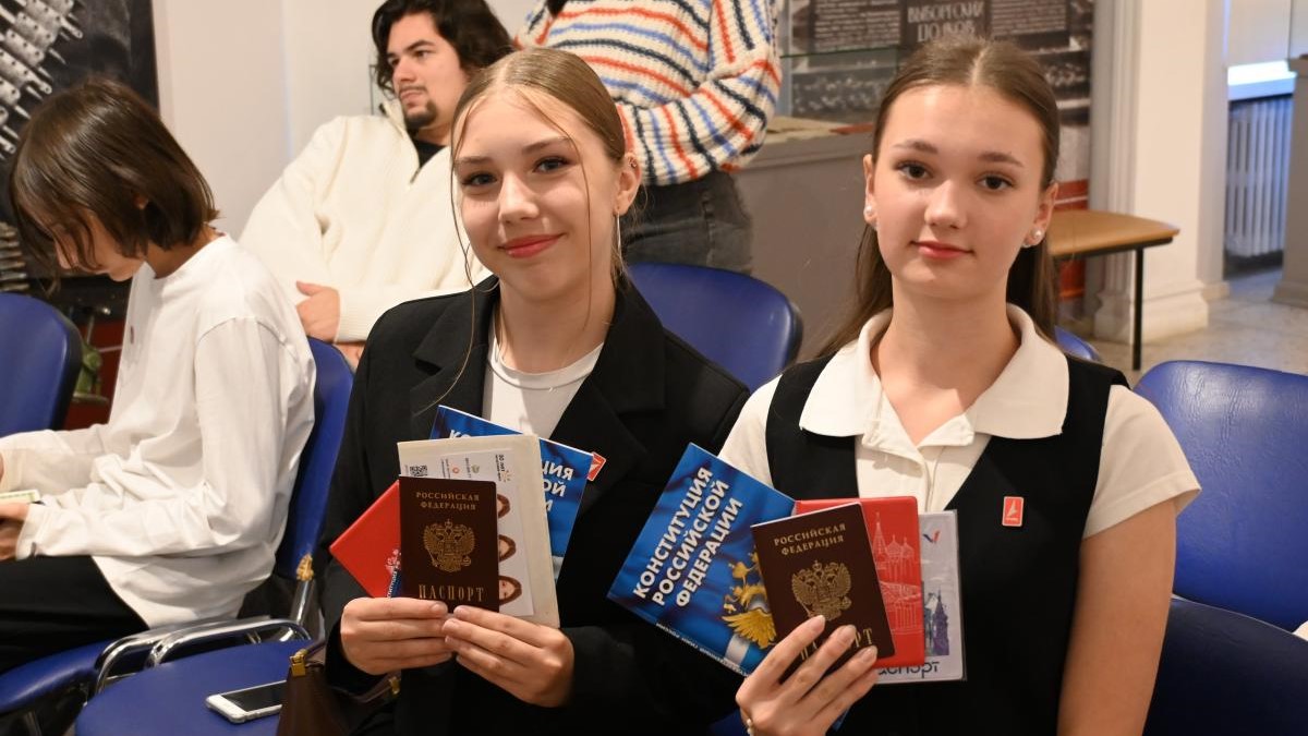 Юным выборжцам  вручили первые паспорта