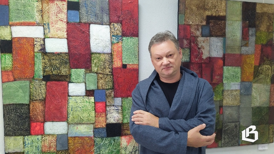 Фольклор Сергея Киселёва  на холстах и одежде:  новая выставка в Выборге