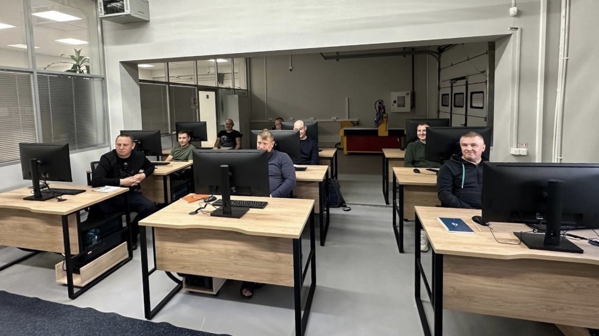 Новые горизонты для героев: ветераны СВО осваивают высокотехнологичные профессии в Мультицентре