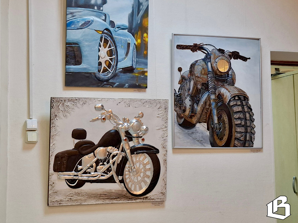 В галерее «ЗнакЪ» сегодня дебютировала создательница интерьерных картин из Черкасово 