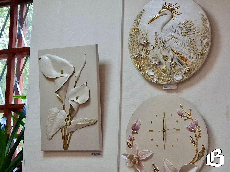 В галерее «ЗнакЪ» сегодня дебютировала создательница интерьерных картин из Черкасово 