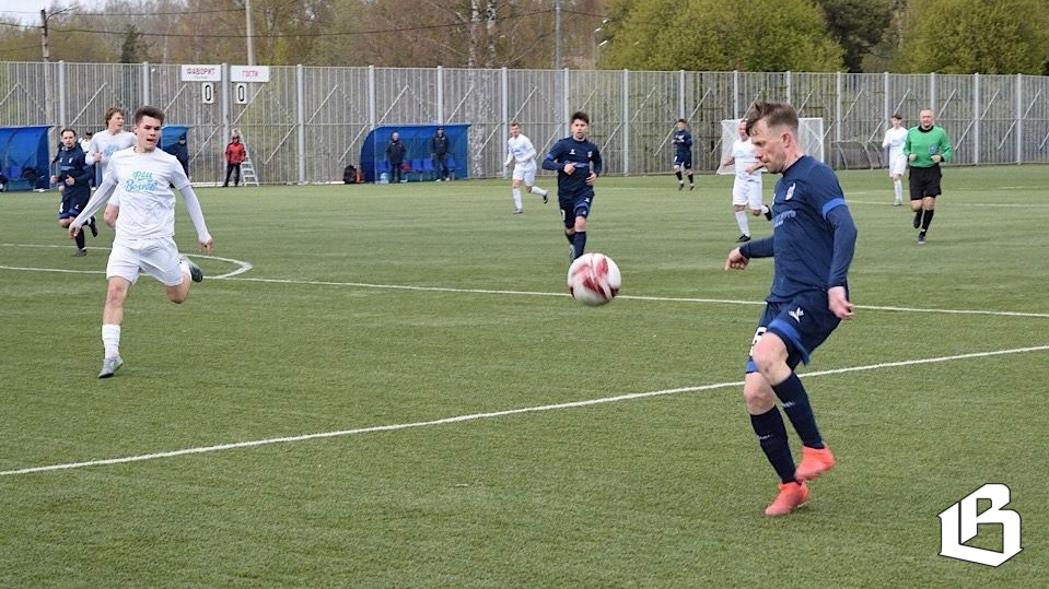 «Фаворит» разделил очки с волховчанами