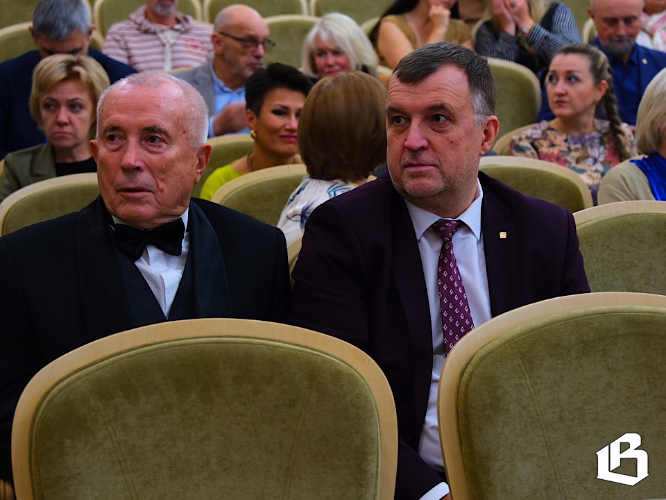 Заслуженные награды получили журналисты Ленобласти на премии «Золотое перо»