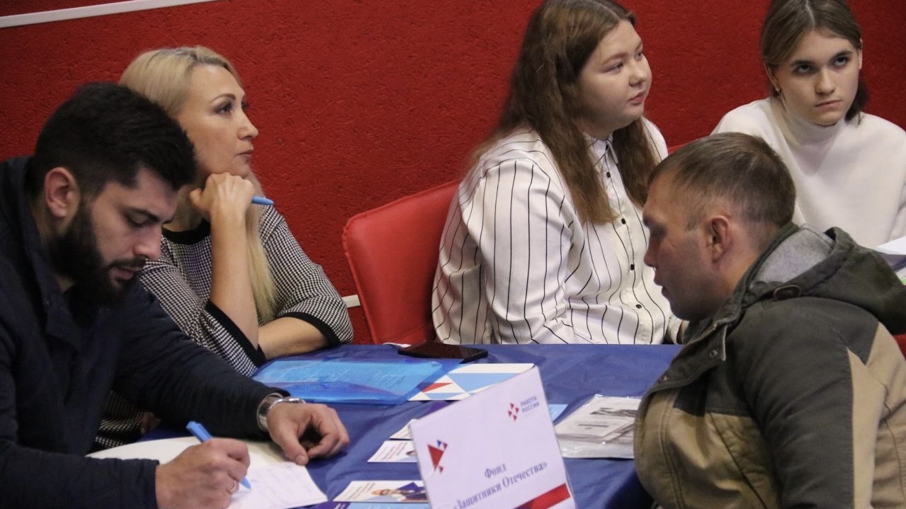 Работа для героев: ярмарка вакансий в Киришах