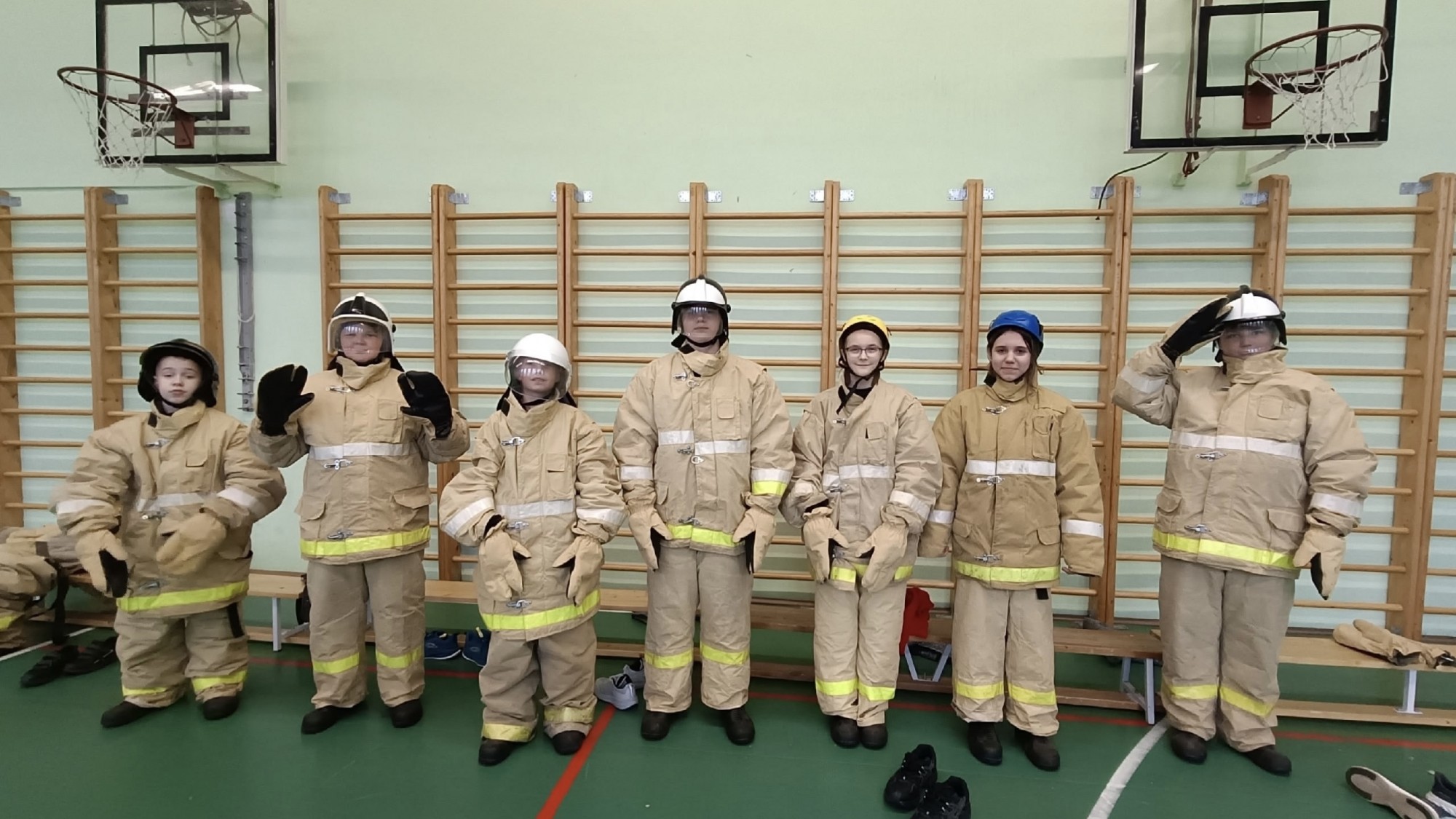 «Билет в будущее»: школьники стали пожарными на один день
