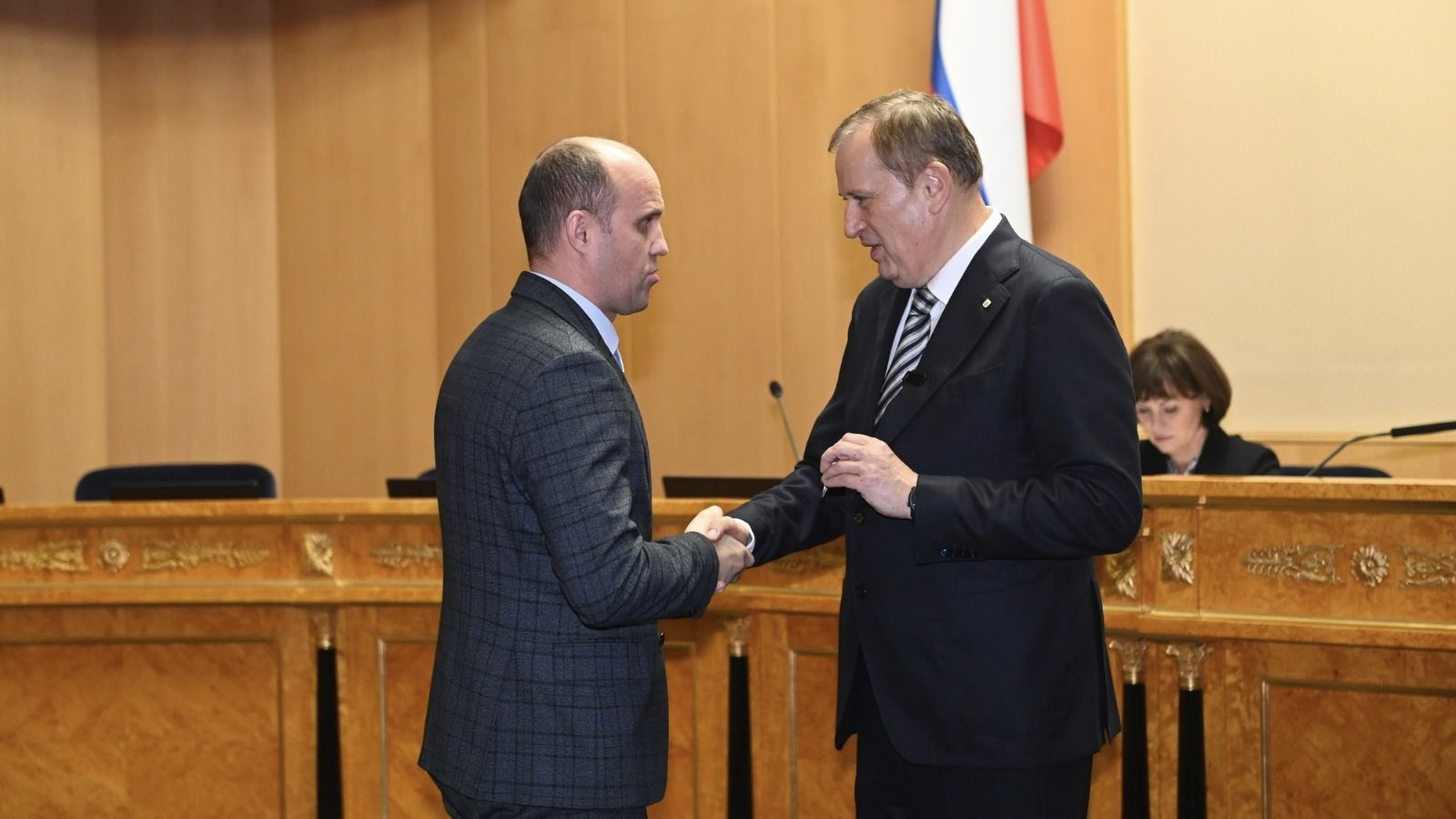 За вклад в развитие Ленинградской области награждён выборгский депутат