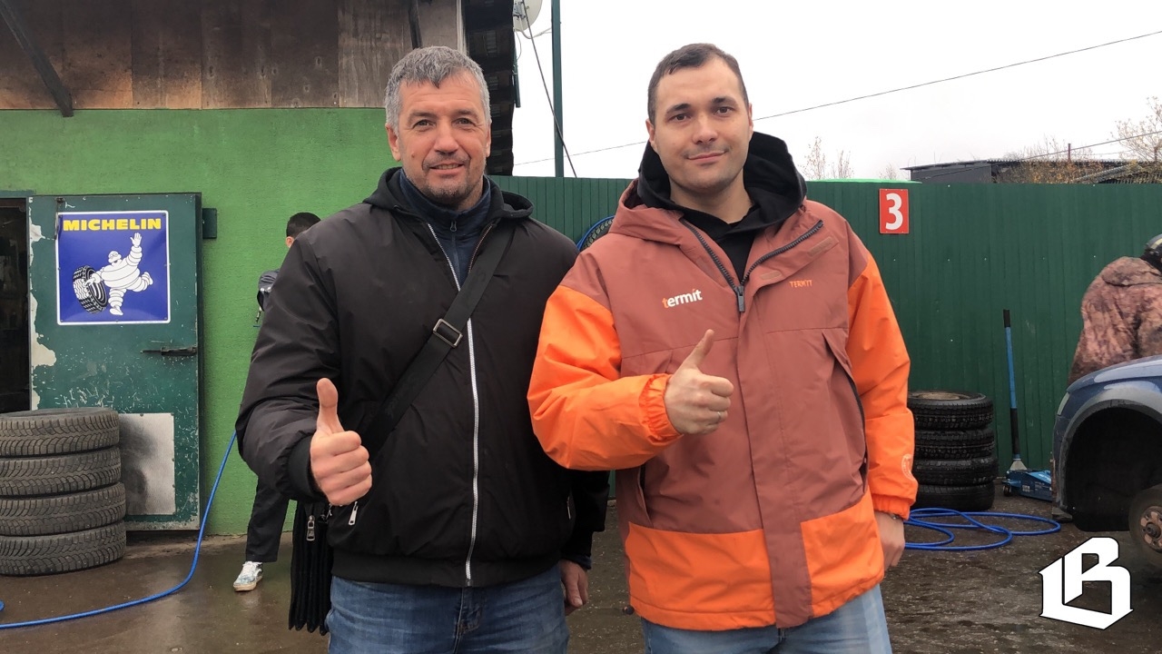 Новая зимняя резина для кареты скорой помощи Выборгского госпиталя