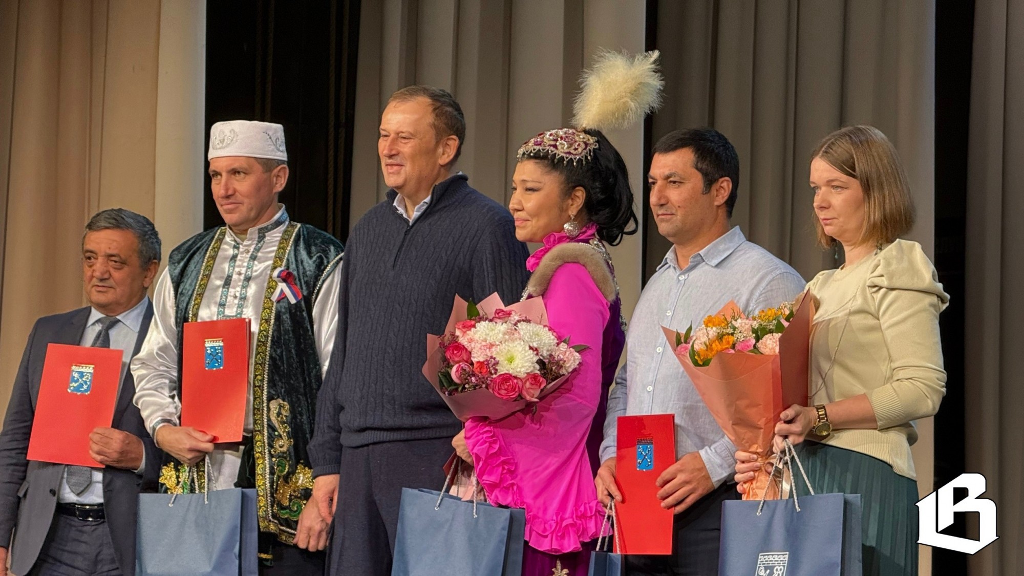 Губернатор Дрозденко в Выборге: праздник единства, дань памяти, чествование героев