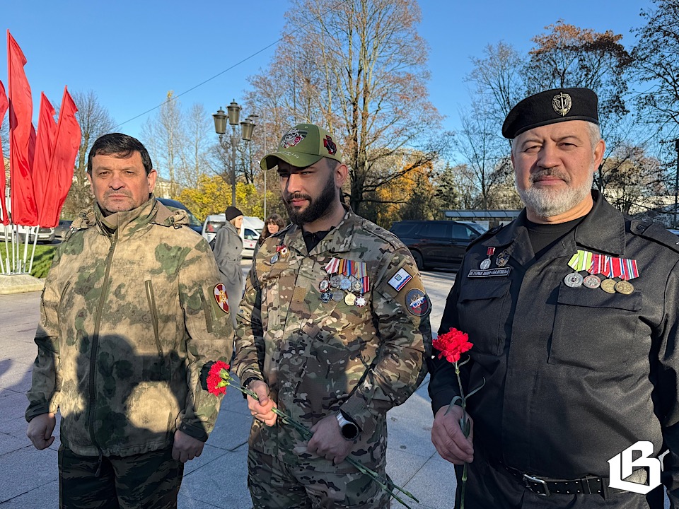 Губернатор Дрозденко в Выборге: праздник единства, дань памяти, чествование героев