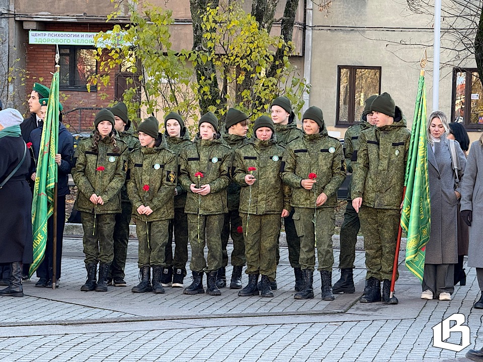 Губернатор Дрозденко в Выборге: праздник единства, дань памяти, чествование героев