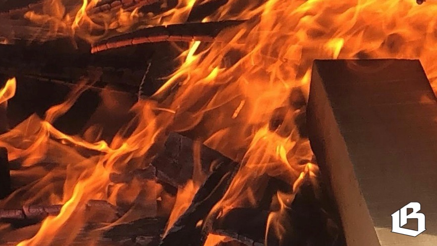 За неделю в Выборгском районе огонь уничтожил два дома, беседку, баню и диван