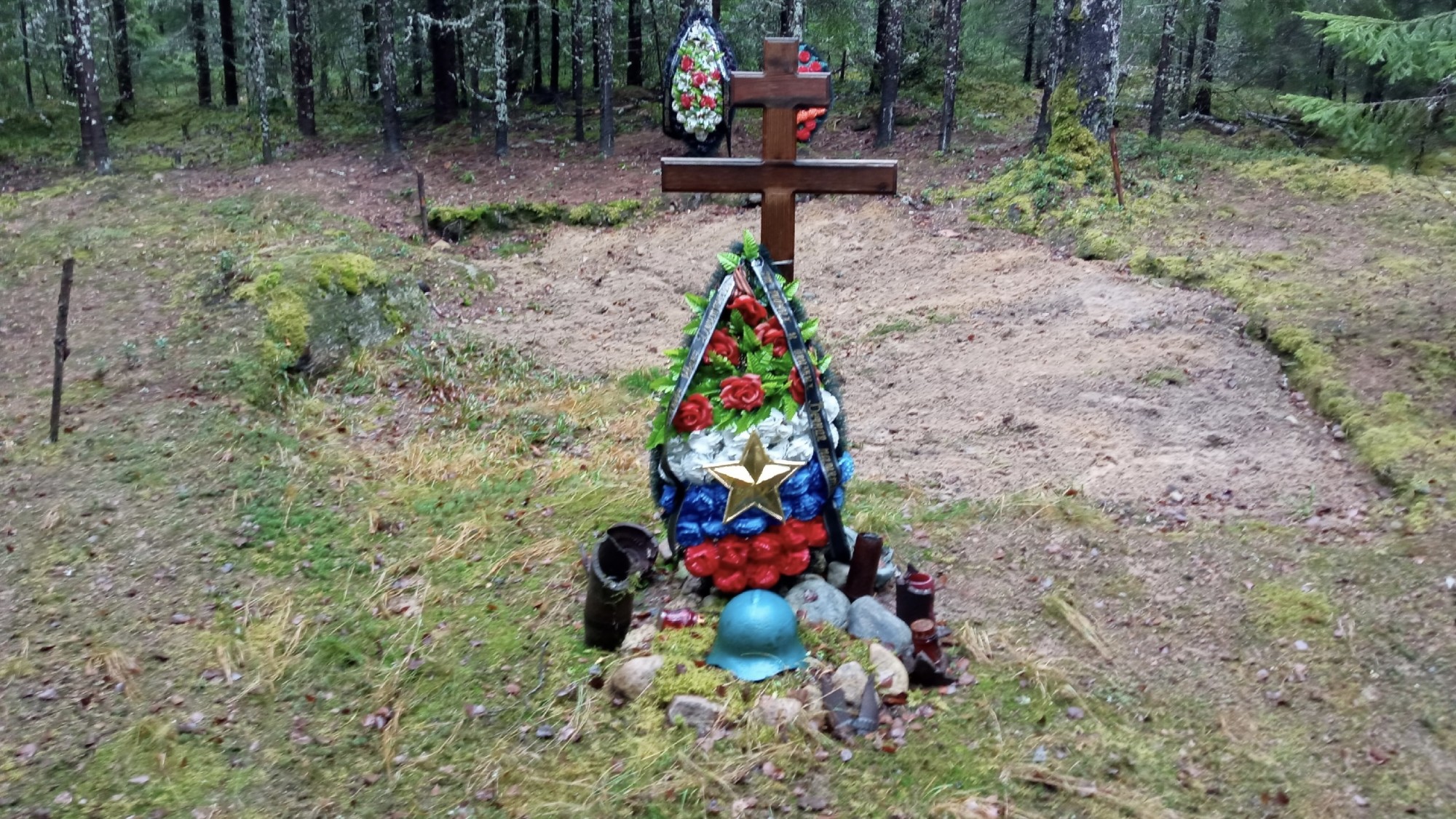 Опытные и юные поисковики Выборгского района ухаживают за братскими могилами