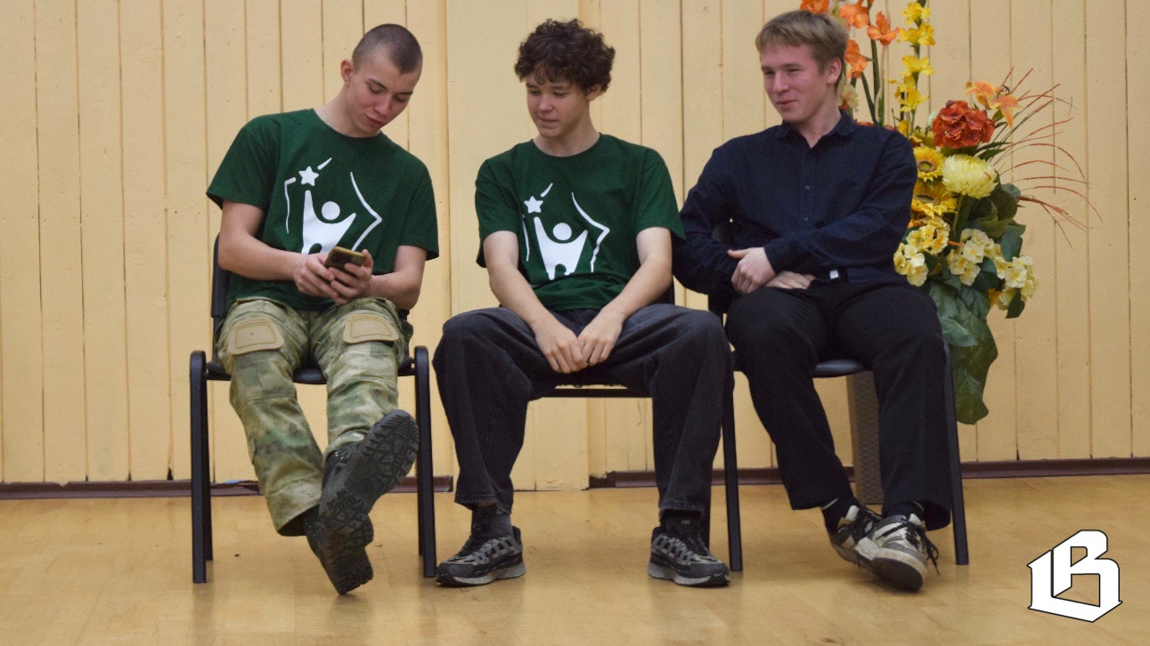 Сцена позволила школьникам посмотреть на себя со стороны