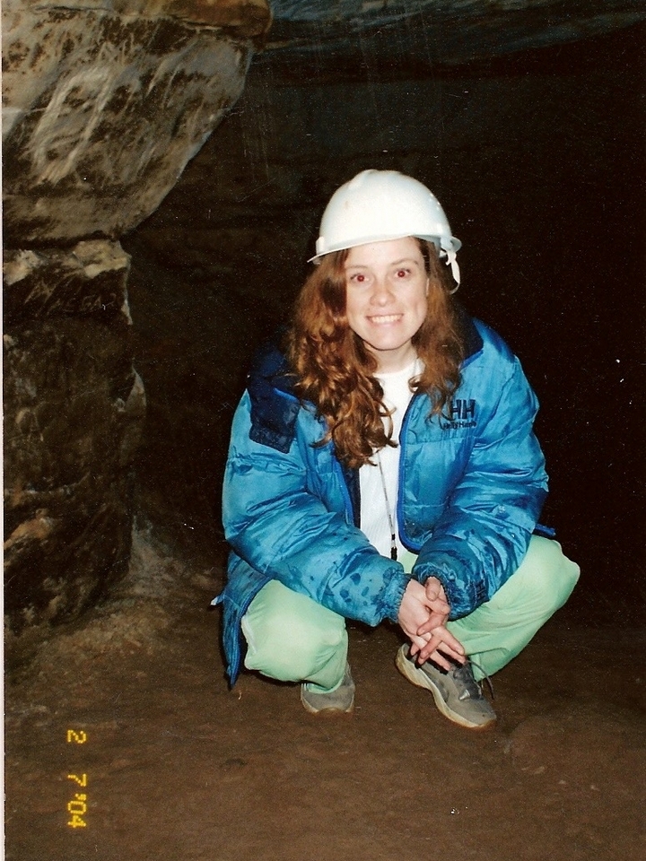  Валентина Орлова в пещере Левобережная в июле 2004 года
