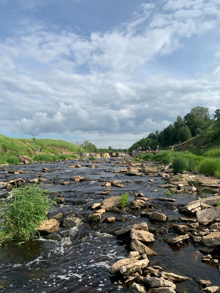 Тосненский водопад летом