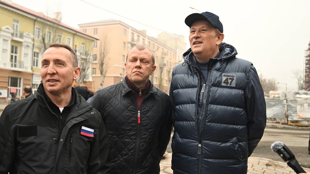 Губернатор проинспектировал ход строительства жилого квартала в Мариуполе