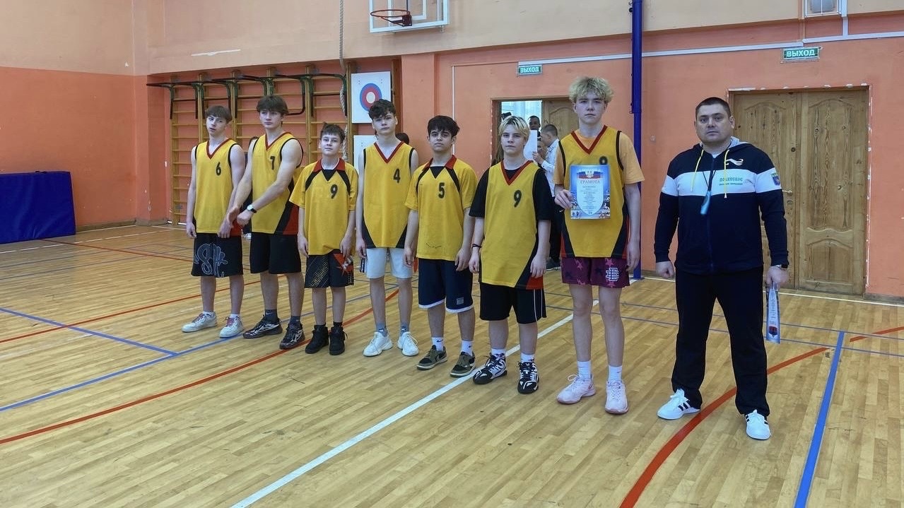 Школьники Полянского поселения сразились на баскетбольной площадке