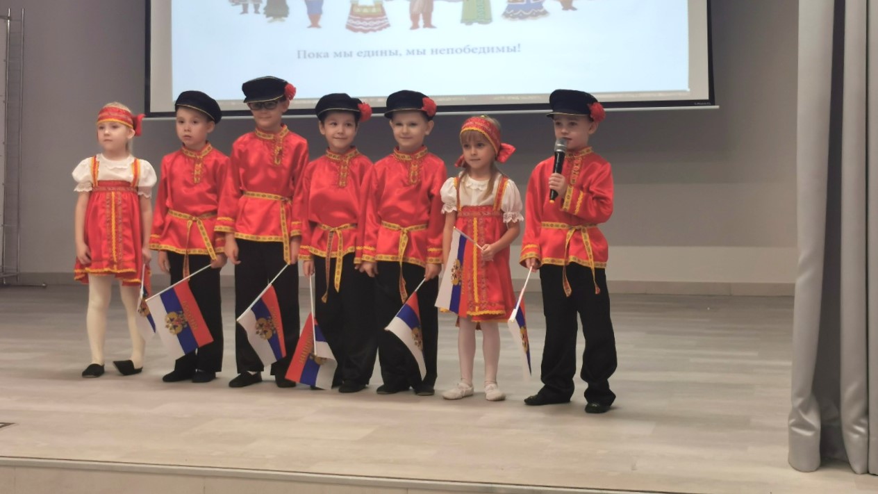 В Каменногорском ЦО состоялся фестиваль культур и вручение диплома лауреата