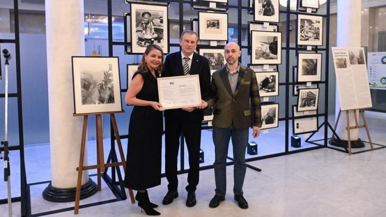Выставка легендарного фронтового фотокора представлена в правительстве