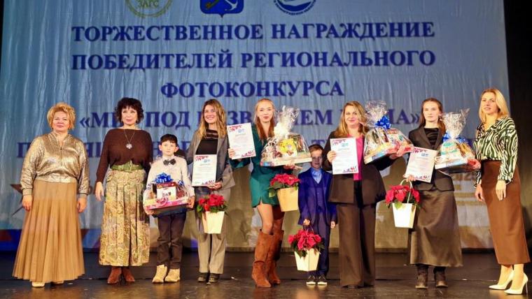 «Мир под названием Мама»: победители фотоконкурса в Ленобласти 