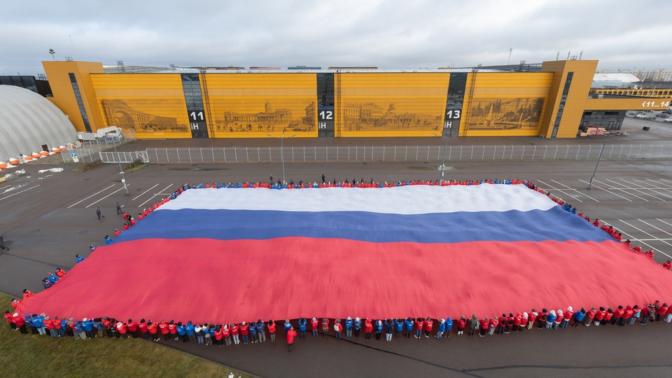 В Санкт-Петербурге прошел патриотический флешмоб в честь чемпионата «Профессионалы»