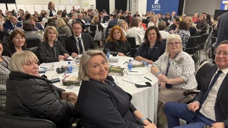 Директор гимназии №11 представила Выборг в Севастополе