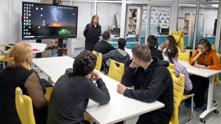 В семейном МФЦ говорили о безопасности, дружбе и взаимопомощи