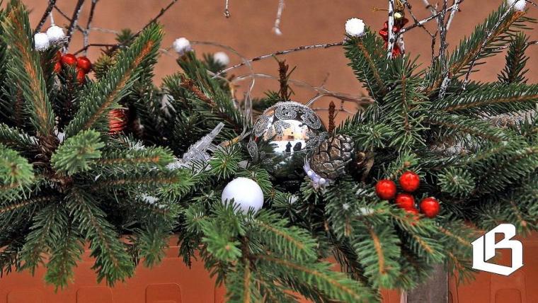 Новогоднее убранство в подъездах необходимо согласовывать