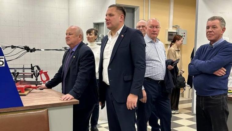 Областные парламентарии проверили состояние укрытий в Кингисеппском районе