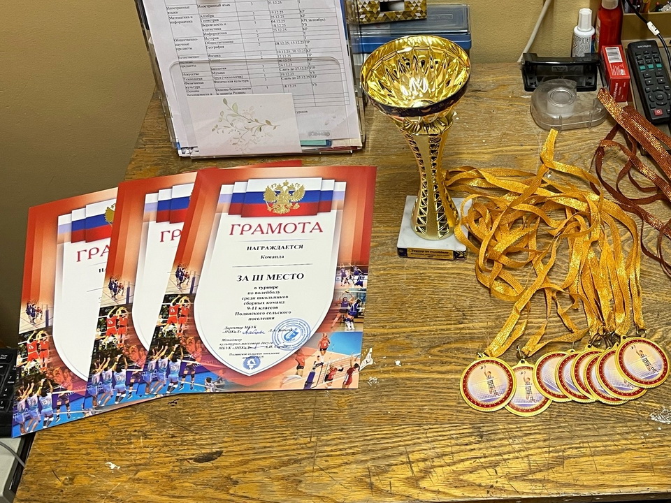 Школьники сразились в волейбол